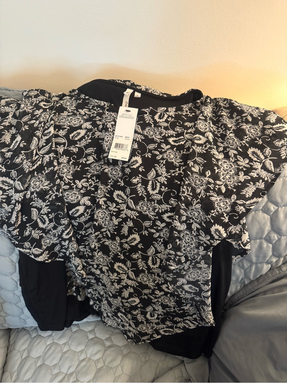 NY Collection Black and White Floral Flutter Sleeve Blouse